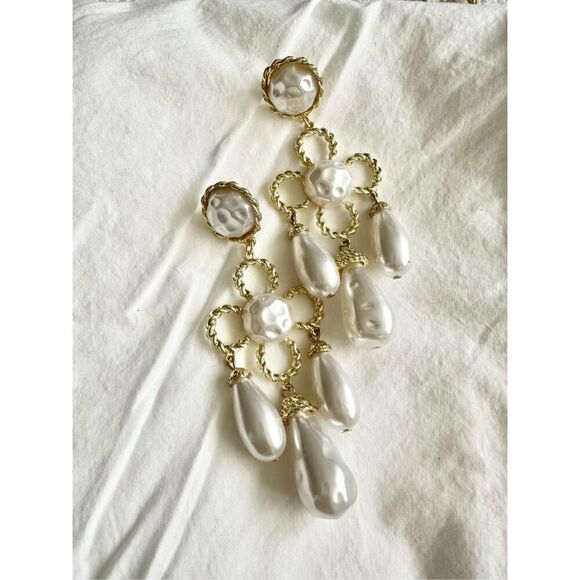 Pearl chandelier and gold color dangle earrings - Picture 1 of 3